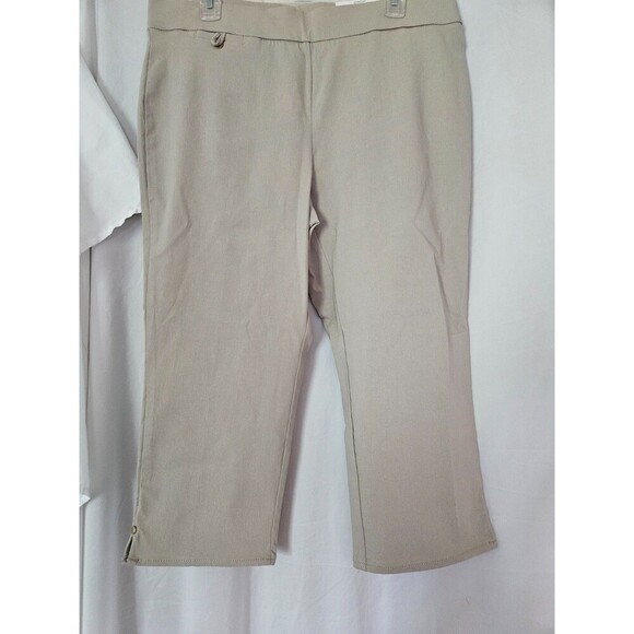Liz Claiborne Studio Crop Sits At Waist Pants Women’s Size 12 Cream NWT - Picture 1 of 11